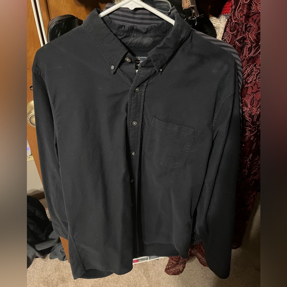 Men’s four piece clothing group- includes Abercrombie, American Eagle, Hurley…